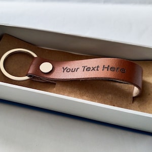 Weihnachtsgeschenk Personalisierter Leder Schlüsselanhänger mit personalisierten Geschenkboxen mit Magnetdeckel Liebe Massagebox Geschenk Erinnerung