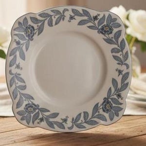 Plato cuadrado Minton B1455 Edimburgo. Estampado floral azul y gris.