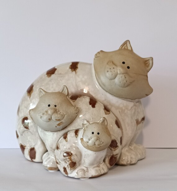 猫の家族セット：猫好きのためのヴィンテージ陶器の母猫と子猫の置物