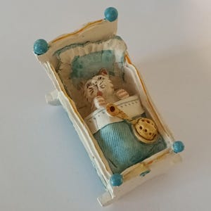 Figura de Peter Fagan 'Cuna de gato' azul en caja de colores - Vintage firmada, rara, artículo de colección de 1984