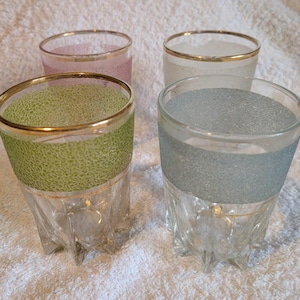 Juego de 4 vasos de chupito esmerilados. Mediados de siglo. Vintage. Retro.
