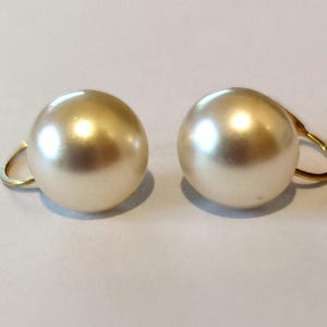 Faux Pearl Clip-On Earrings: Elegant Vintage Retro Glamour for Non-Pierced Ears