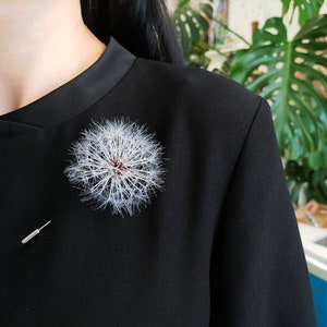 Dandelion Flower Brooch, Large Flower Brooch, Miracle White Textile Flower Pin in Cottagecore Style. All Parachute is made by Hand afbeelding 1