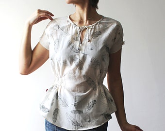 Cotton silk blouse fitted Vintage Women's Feather print blouse Ivory Country style blouse Womens short sleeve Feathers top Size M