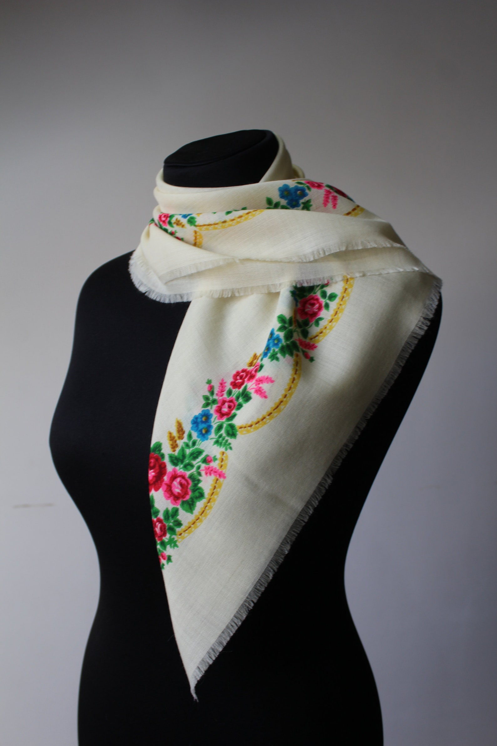 Vintage Wool Floral shawl/Sale Rose Flowers ornament scarf Etsy