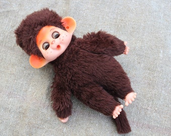 1974年製ヴィンテージの猿人形：日本のぬいぐるみ、眠そうな目 - Etsy 日本