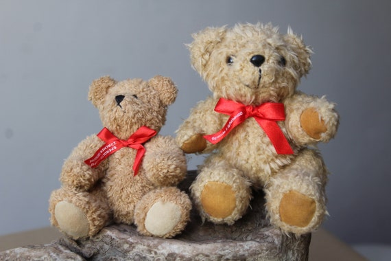赤いリボンが付いたヴィンテージジョイントテディベア - 2個セット