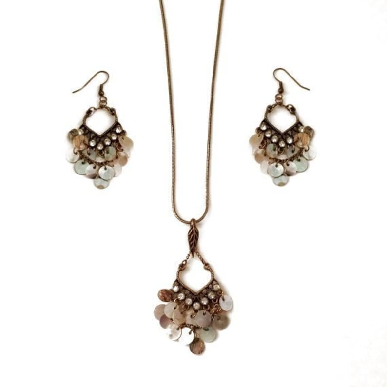 Antique Brass Natural Mussel Shell Pendant Set 19 Inches Necklace and Earrings Jewelry Set