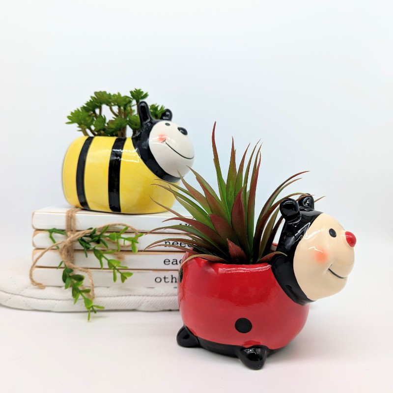 Vaso in ceramica a forma di coccinella: decorazione da giardino - Italia