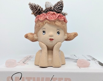 Maceta de cerámica para suculentas de niña con tocado