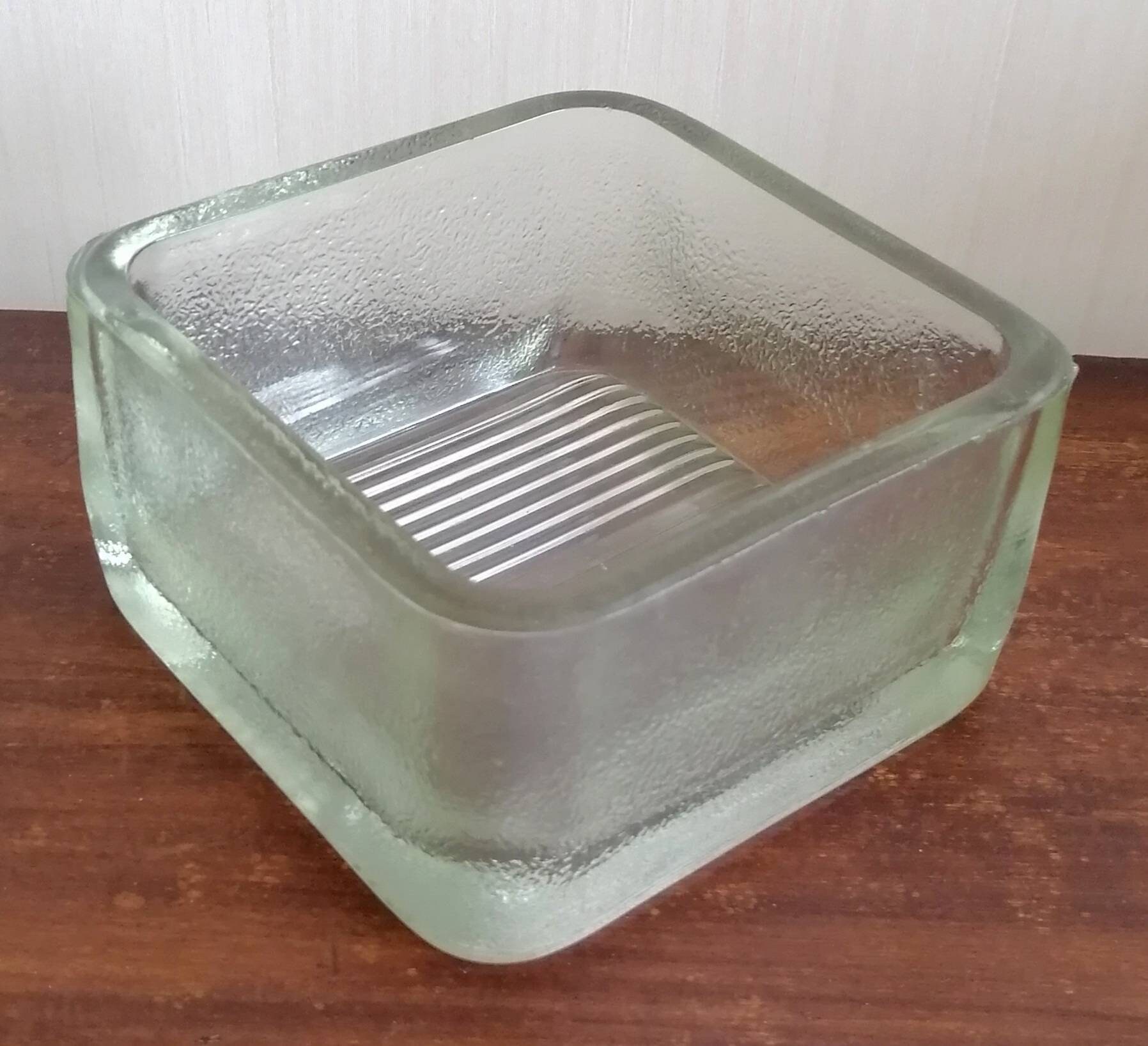 Cendrier Ancien en Verre Épais Transparent