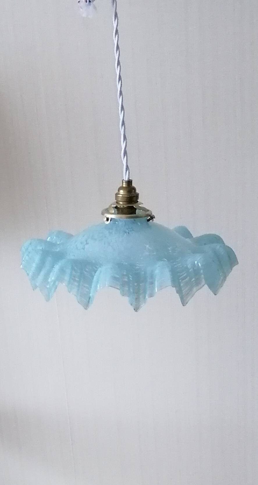 Suspension opaline bleue
