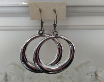 Vintage 80's Metallic Hoop Drop Earrings in Silver Tone