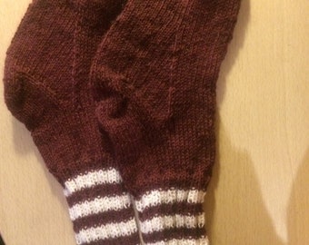 Self-knitted dark red socks with white stripes #neu