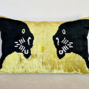 Coussin ikat léopard : coussin décoratif en velours de soie, fait main en Turquie