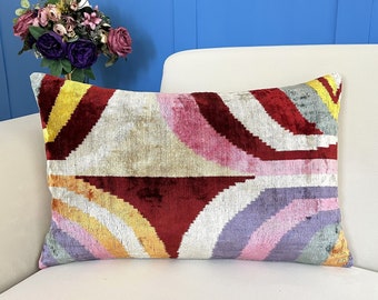 Roze fluwelen Ikat kussen, rode Ikat kussensloop, kleurrijke Ikat kussen, levendige Ikat kussen, zijde Ikat gooien kussen, fluwelen kussensloop