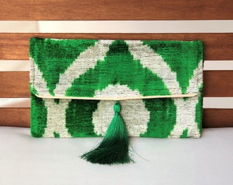 Sac ikat en velours vert, pochette ikat vert, pochette bohème verte, sac à main ikat, pochette fait main, pochette de mariage, sac de soirée chic