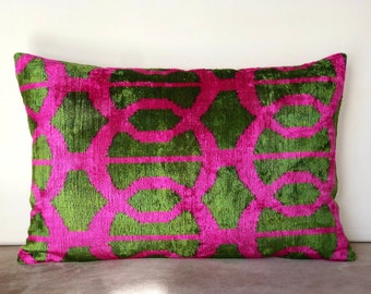 Groene en roze Ikat kussen, roze Ikat kussen, groene Ikat kussen, handgemaakte lumbale Ikat kussen, Ikat gooien kussen, aangepaste kussensloop