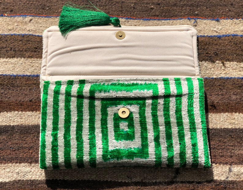 Groene Ikat clutch bag, Ikat Velvet handtas, Boho groene clutch, avondtasje, groene Ikat accessoire tas, stijlvolle groene handtas, bruiloft clutch afbeelding 5