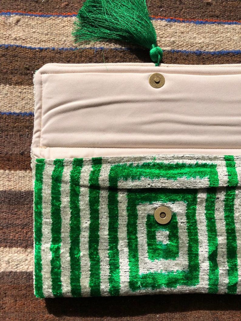 Groene Ikat clutch bag, Ikat Velvet handtas, Boho groene clutch, avondtasje, groene Ikat accessoire tas, stijlvolle groene handtas, bruiloft clutch afbeelding 3