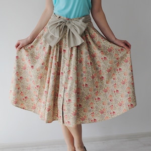 Vintage button up cotton skirt Size M Front buttoned skirt Made in W Germany Provencal clothes 80s Bohemian midi skirt Roses pattern skirt