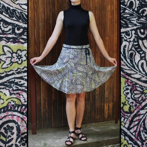 Vintage viscose paisley pattern skirt Size M Oriental ethnic print skirt Flowers pattern skirt Bohemian blue navy skirt Mix colors skirt