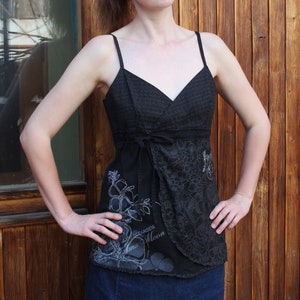 Vintage Baumwolle schwarze Blumen Top Größe L Sommer flirty floral Top Süßes lässiges rustikales Top Ornament Frauen Tank US Größe 8 verstellbare Träger