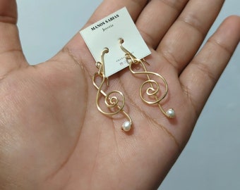 Musical note/treble clef earrings/gift