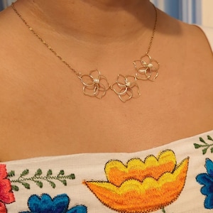 Triple flower choker with river pearls/special necklace image 1