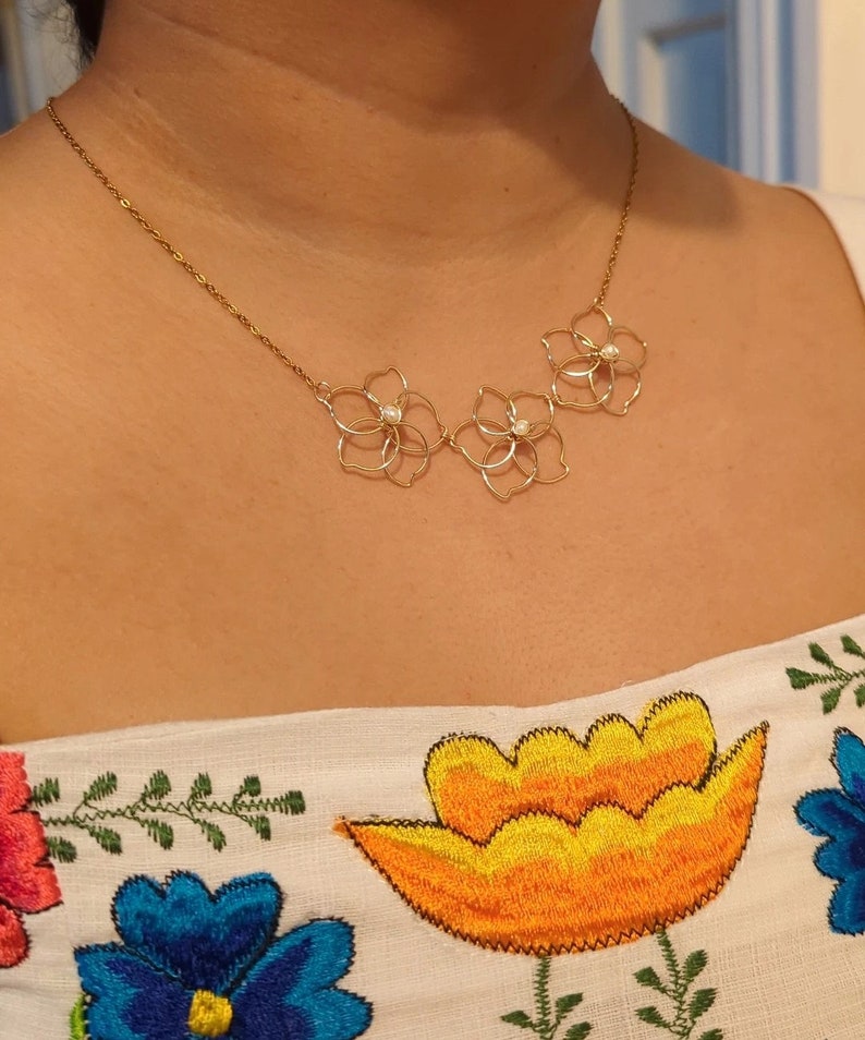 Triple flower choker with river pearls/special necklace image 1