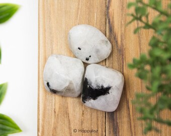 RAINBOW MOONSTONE CRYSTAL / Tumbled Rainbow Moonstone Crystal for Femininity, Fertility & Intuition