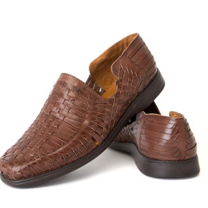 Handwoven Leather Huarache Sandals: Men&#39;s Closed Toe Mexican Shoes