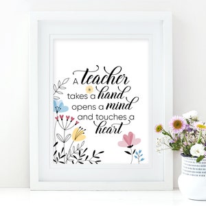 Un profesor toma una mano IMPRESIBLE, regalo de apreciación del maestro para el arte de la pared y tarjeta de agradecimiento, cita de enseñanza, impresión digital, descarga instantánea