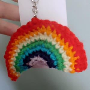 Gehäkelte Regenbogen Schlüsselanhänger