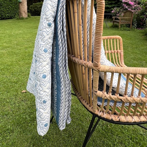 Tagesdecke Blau/Weiß ca. 140cm x 200cm Bettüberwurf Steppdecke Plaid Quilt indischer Blockdruck