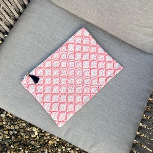 Kleine Tasche Wellen Pink/Weiß ca. 26cm x 19cm Clutch gesteppte Baumwolle indischer Blockdruck mit Tassel Marineblau
