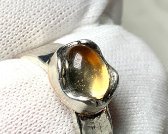 Ring, modern. Oval Citrine on sterling silver. Ajustable Ring