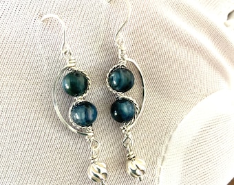 Boucles d'oreilles en argent massif avec cyanite bleue