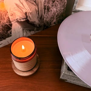 Honeysuckle Soy Candle: Honeysuckle, Jasmine Scent 画像 4
