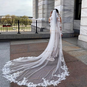 The Isabella- Mantilla Applique Lace Veil – Blanca Veils