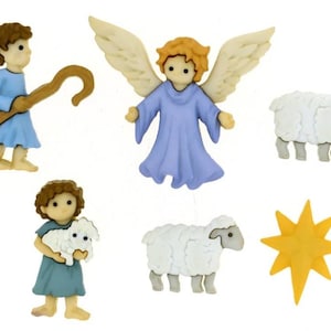 Może przedstawiać: Zestaw sześciu kolorowych ozdób choinkowych z filcu przedstawiających pasterza z laską, anioła ze skrzydłami, dwie białe owce, pasterza z jagnięciem i żółtą gwiazdę.