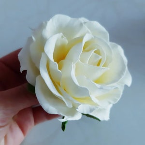 White rose hair pin, Bridal flower hair, Wedding flower hair pins, White wedding hair, Wedding flower hair comb, Bridesmaids hair pins,