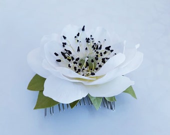 Flower hair comb, Bride flower clip, White flower for hair, Floral hair comb, Flower girl hair flowers, Bridesmaids hair piece