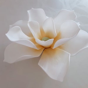 Large white flower hair clip for bride, Wedding white flower hair piece, Big white hair pin for flower girl, White magnolia flower hair clip