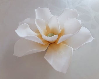 Large white flower hair clip for bride, Wedding white flower hair piece, Big white hair pin for flower girl, White magnolia flower hair clip