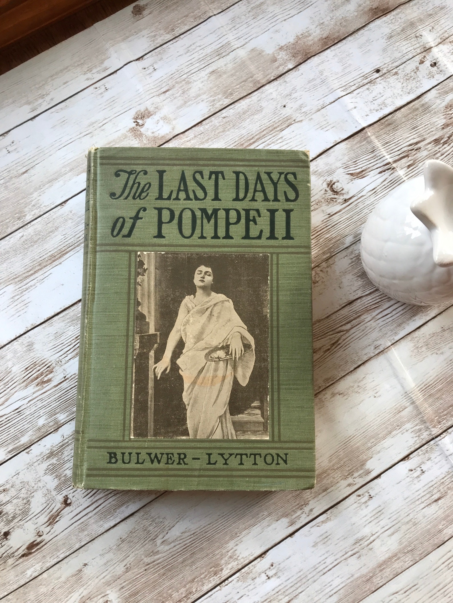 the last days of pompeii book review