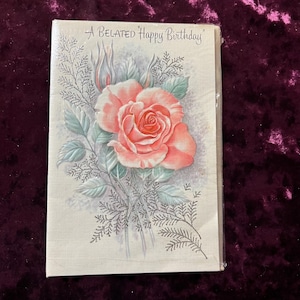 Cartão de aniversário vintage atrasado na embalagem original rosa rosa