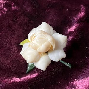 Vintage White Flower Clam Shell Handmade Pin