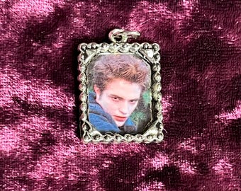 Collier Médaillon Twilight 'Plus Que Ma Propre Vie' - Renesmée Cullen - Neuf