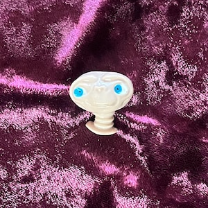 E.T. the Extra Terrestrial Vintage Pin